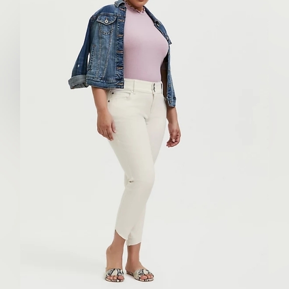 Torrid JEGGING SKINNY VINTAGE STRETCH HIGH-RISE JEAN FRENCH VANILLA size 24 - Picture 3 of 10